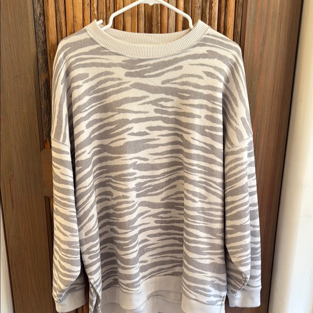 American Eagle Outfitters Soft Gray Animal Print  Sweatshirt Size Medium